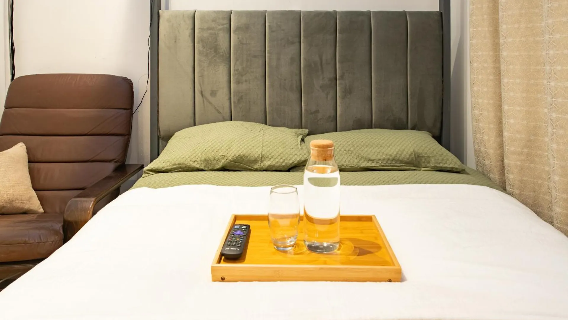 Unwind 2Bed With Garden, Sauna And Hot Tub Barking  0*, Barking (Greater London) United Kingdom