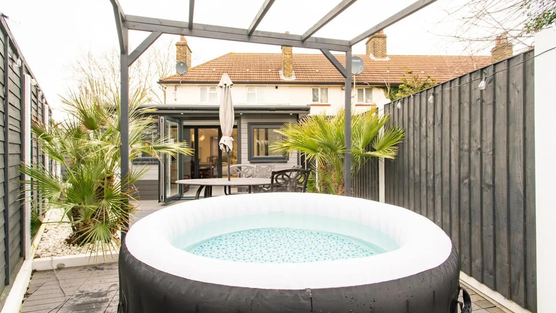 Holiday home Unwind 2Bed With Garden, Sauna And Hot Tub Barking