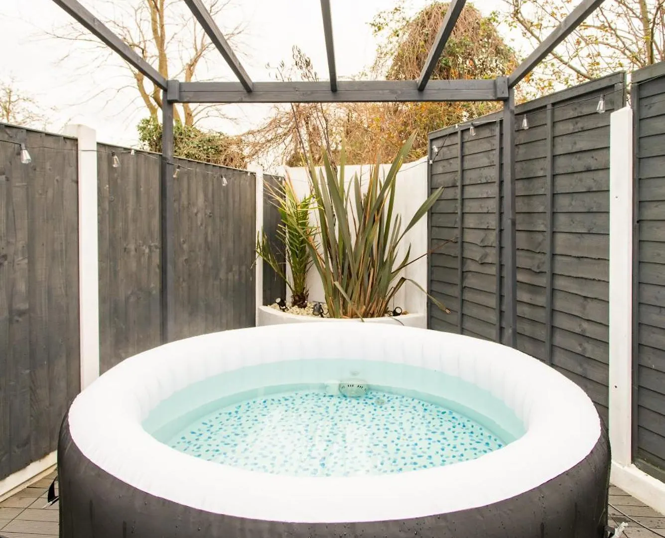 Unwind 2Bed With Garden, Sauna And Hot Tub Barking  Reino Unido
